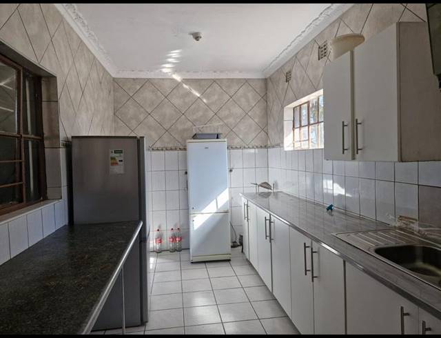 3 BEDROOM HOUSE FOR SALE IN BIRCHLEIGH NORTH